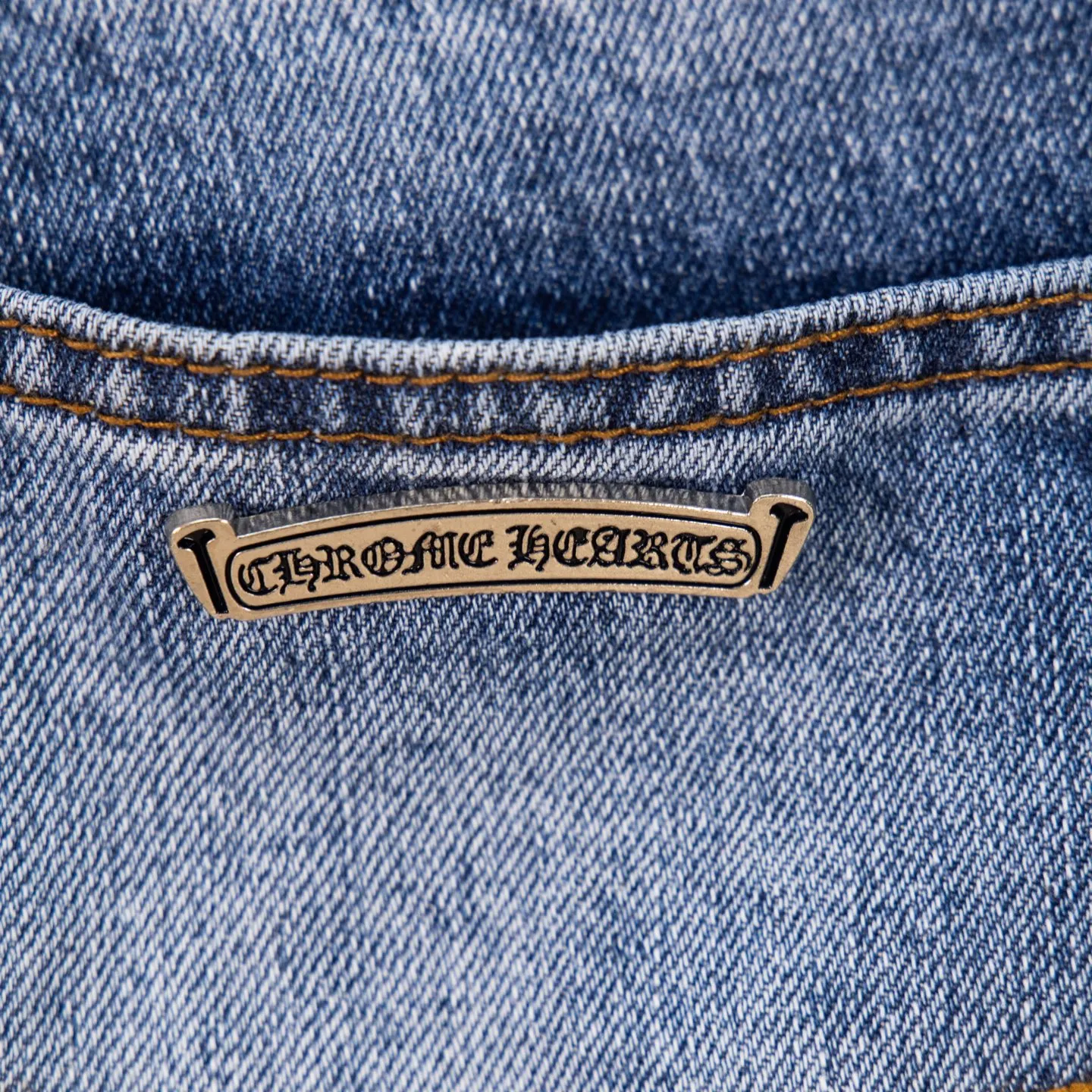 P280 (Higher version, evergreen style) Chrome Hearts/Chrome Hearts 25FW CH Blue Pants Starry Sky Hole Laminated Cross Bamboo Jeans. It adopts starry sky theme leather elements, mostly presented in the shape of a cross, with glitter on the leather surface. Unique design with simple and elegant details, exquisite workmanship, neat lines of the entire trousers, and perfect details! It’s also so cool that both men and women can easily control it. It’s a gender-neutral trendy up version. Style number: 1766# Color: blue Size: 28 30 32 34 36